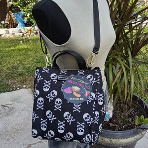 BETSEY JOHNSON BLACK n WHITE BETSEY JOHNSON SKULL ZIP TOP INSULATED LUNCH TOTE
